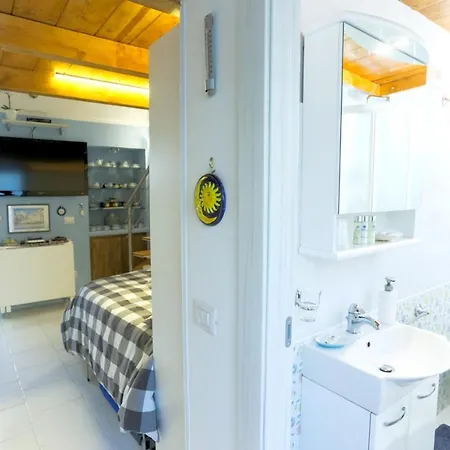 Studio In With Wifi 800 M From The Beach Appartement *